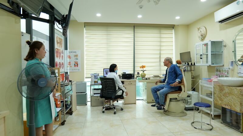 Bác sĩ sẽ tư vấn kết quả và hướng dẫn điều trị hoặc theo dõi tiếp theo sau khi nội soi 