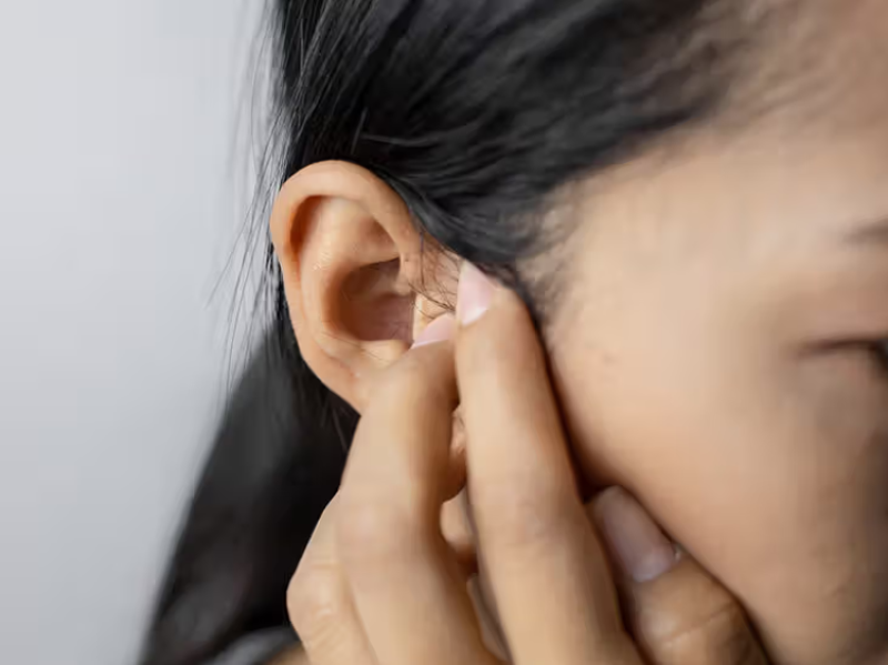 Cần vệ sinh kỹ và tránh tình trạng ngoáy tai sâu